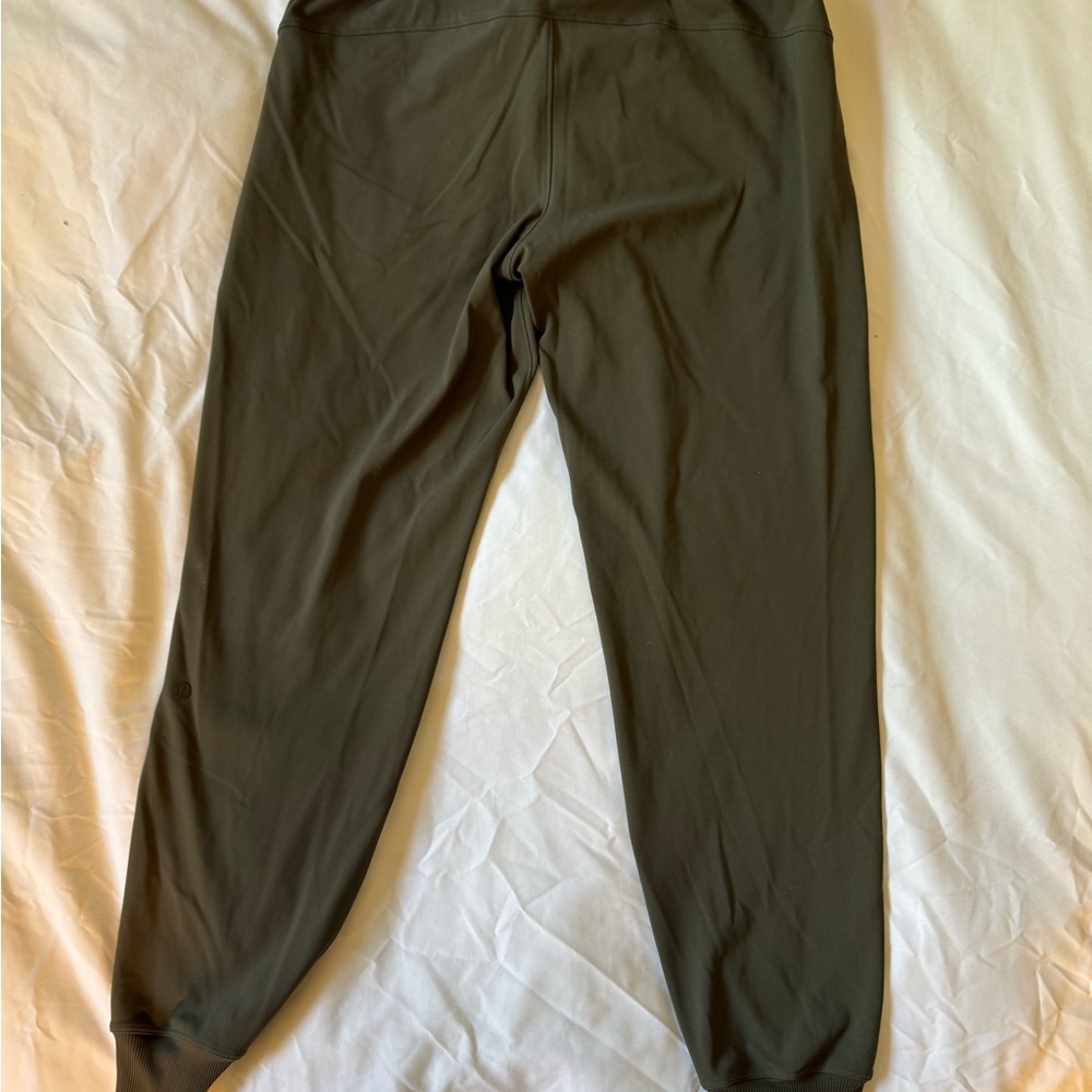 Lululemon On the Fly Joggers- great condition!